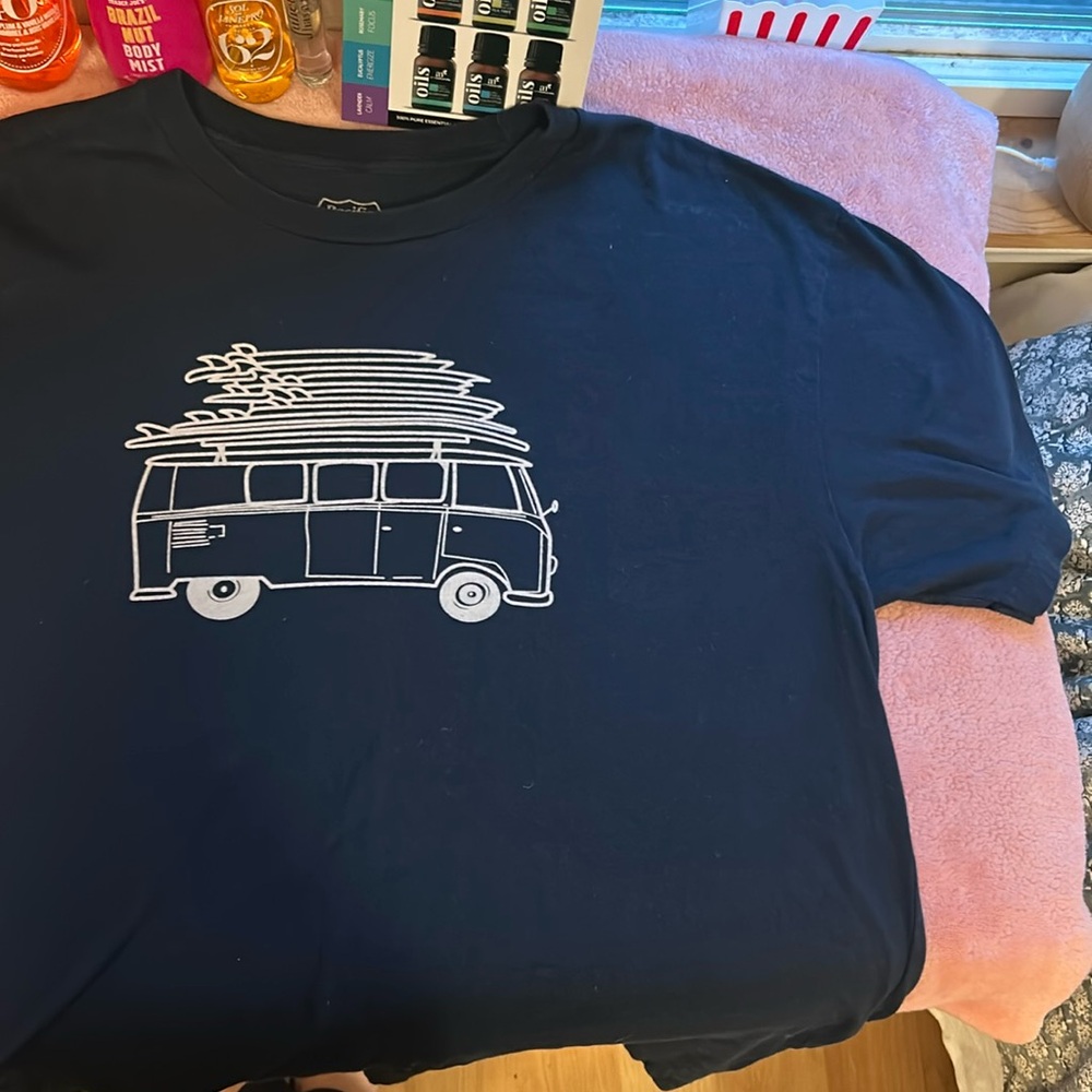 Large Wavelines T-Shirt 
Navy blue 
Surf design